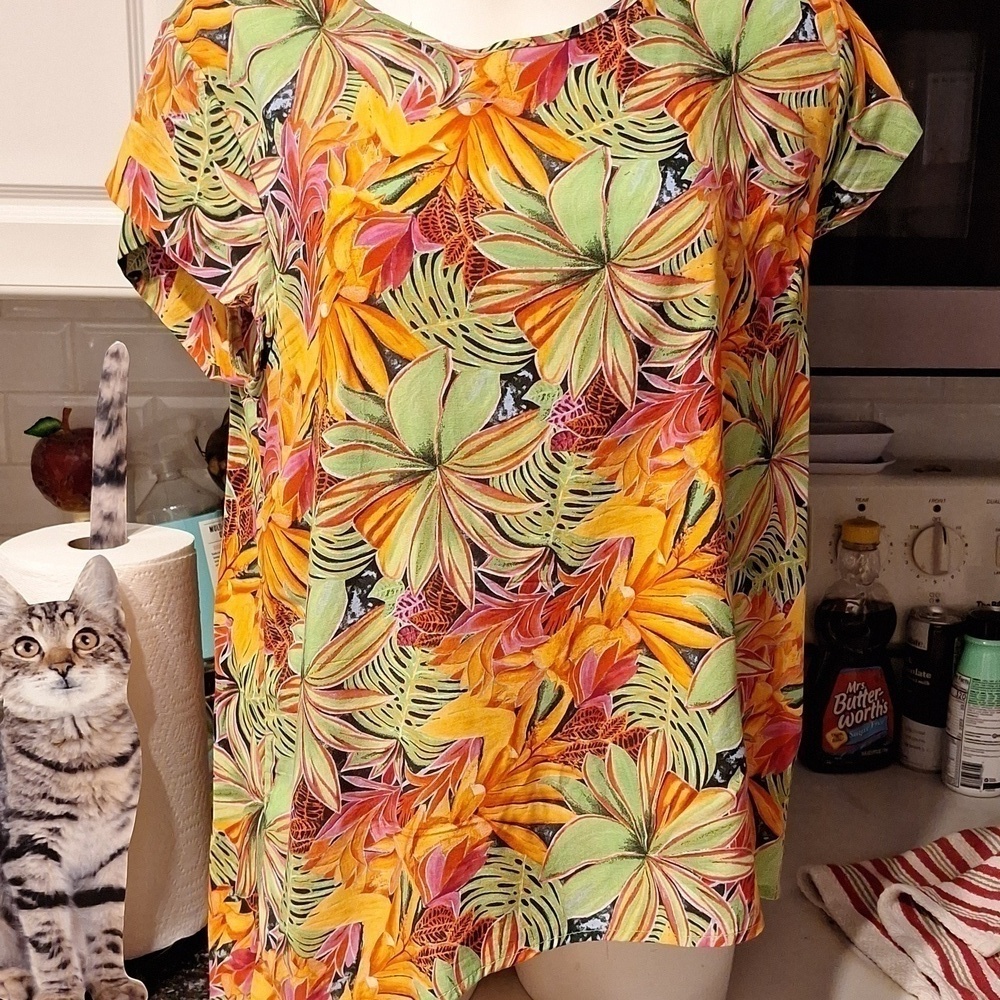 A women's Rose & Rhyme casual cap sleeve floral regular size top XL